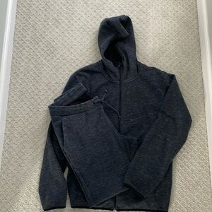 Uniqlo men’s jogger set. Size large.